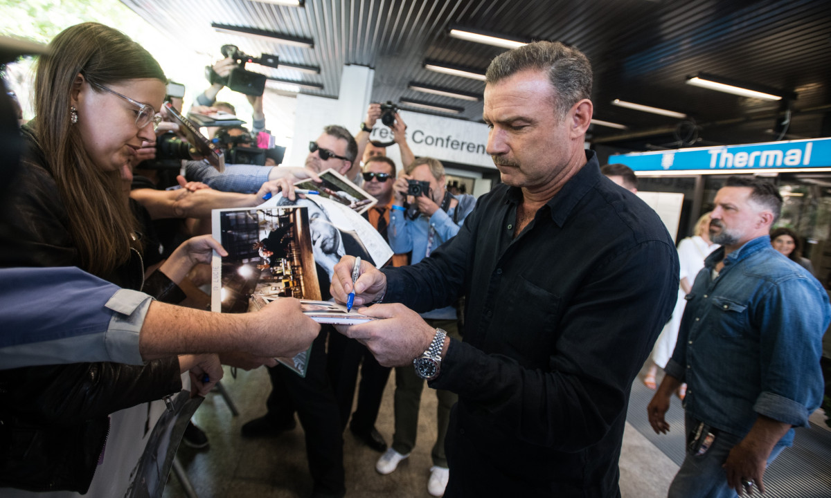 KVIFF Liev Schreiber presented a nonprofit organization helping